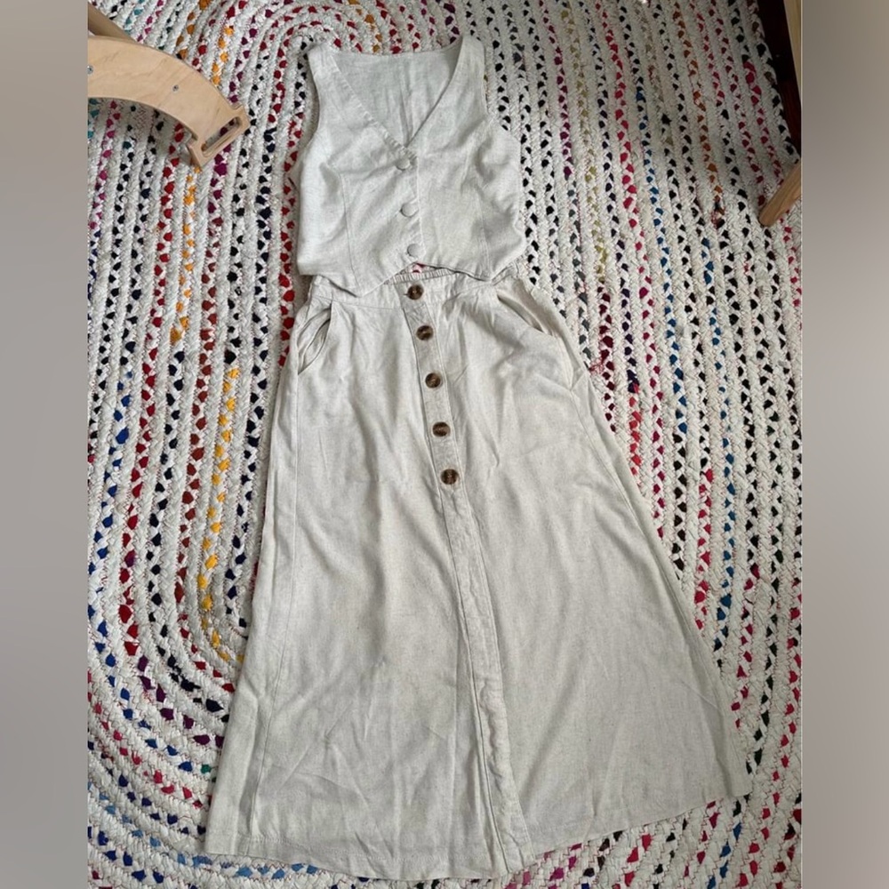VEST AND SKIRT SET 
LINEN BLEND